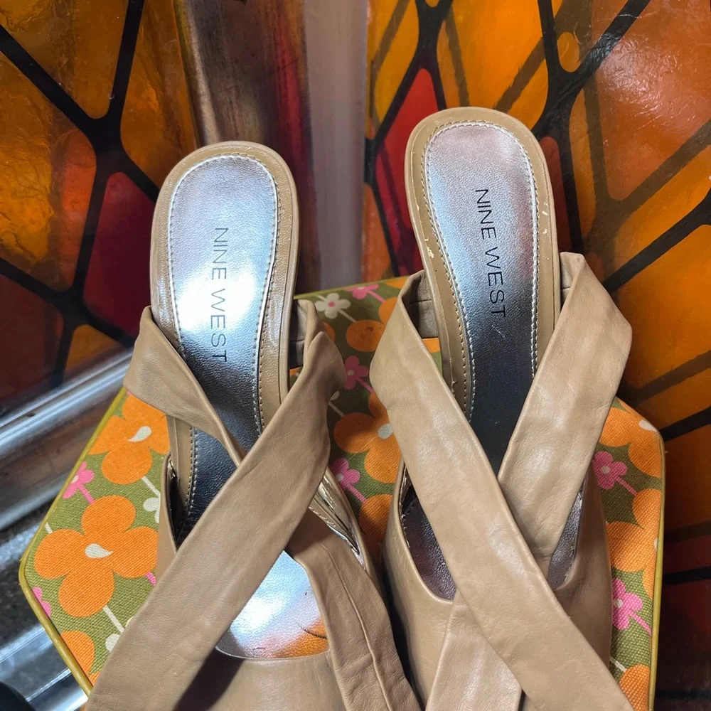Vintage leather Y2K size 8.5 Nine West Tan Pointed Toe ankle strap Stilletos - Picture 4 of 17